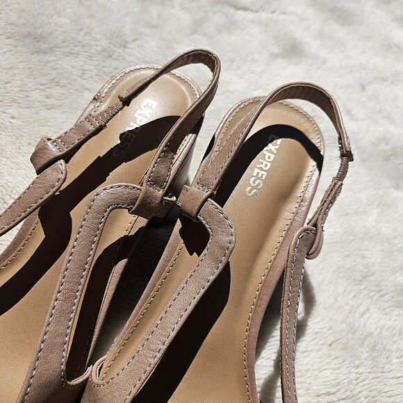 EXPRESS, Classic, elegant tan and black cap toed pointed block heels - Picture 9 of 11